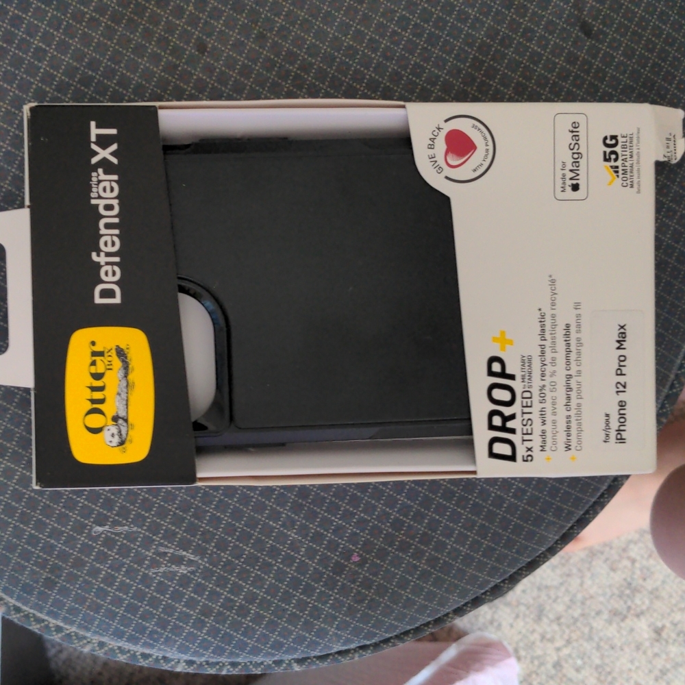 Mag safe iPhone 12 pro Max otter boxcase
